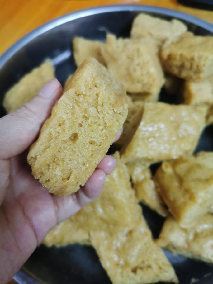 马拉糕，软糯弹韧，香甜细腻，和一般发糕不一样