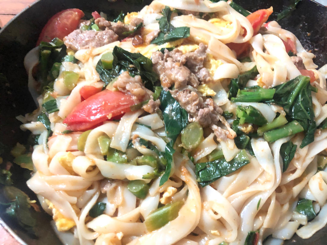 湿炒牛肉粿条