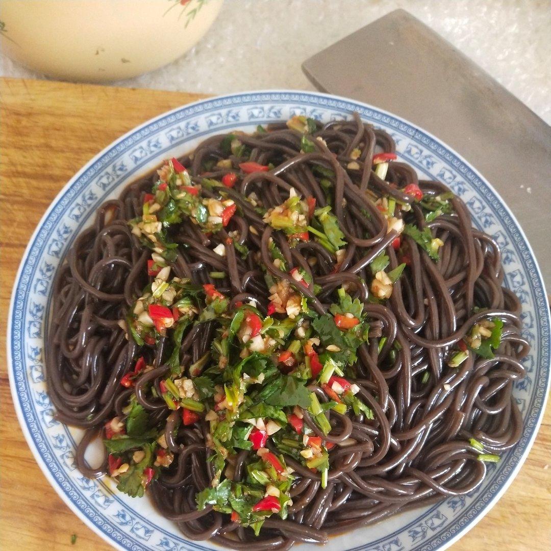 凉拌蕨根粉