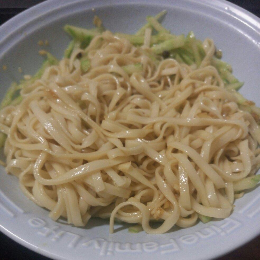 姥姥的爽口凉面！（干拌挂面）