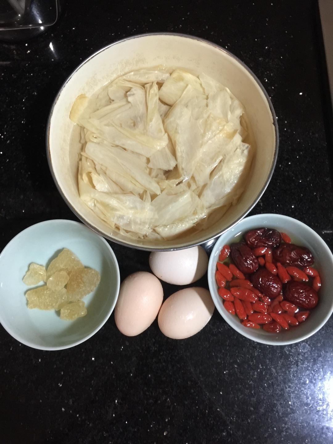 腐竹红枣枸杞鸡蛋糖水