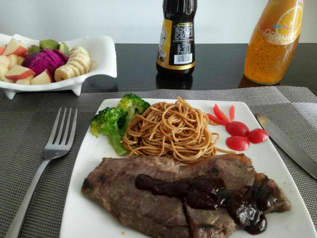 四分钟煎好一块鲜嫩多汁的牛排