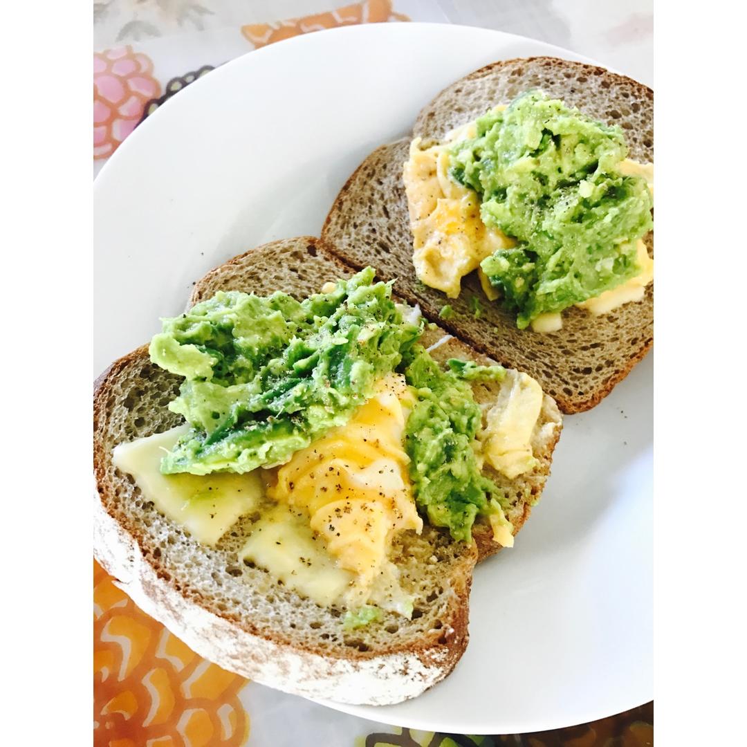 牛油果吐司