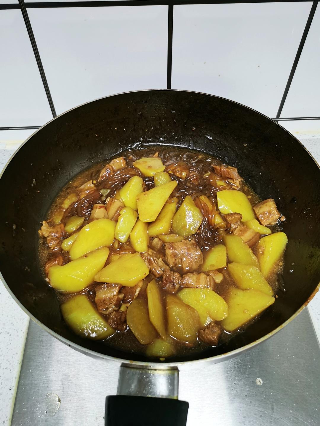 红烧肉炖土豆（丝毫不腻）