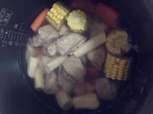 冬季暖心汤：铁棍山药骨头汤（电饭煲版）的做法 步骤2