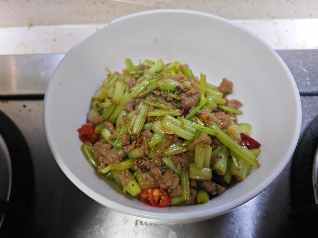 芹菜牛肉末「下饭神器」