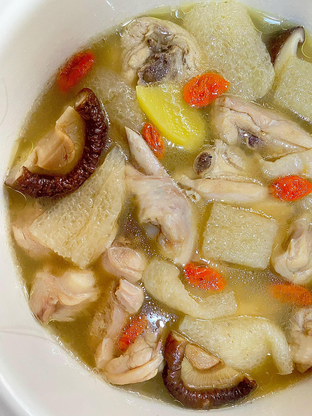 香菇竹荪母鸡汤