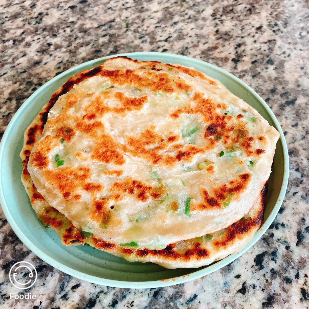 半发面家常葱油饼 凉了不硬 做法简单 附细节视频详解