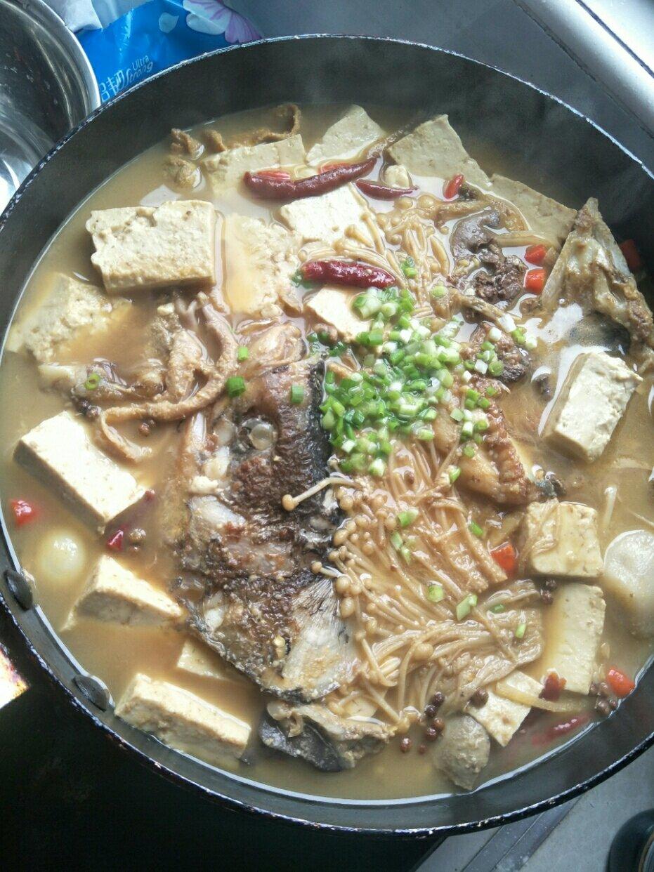 铁锅鱼头炖豆腐