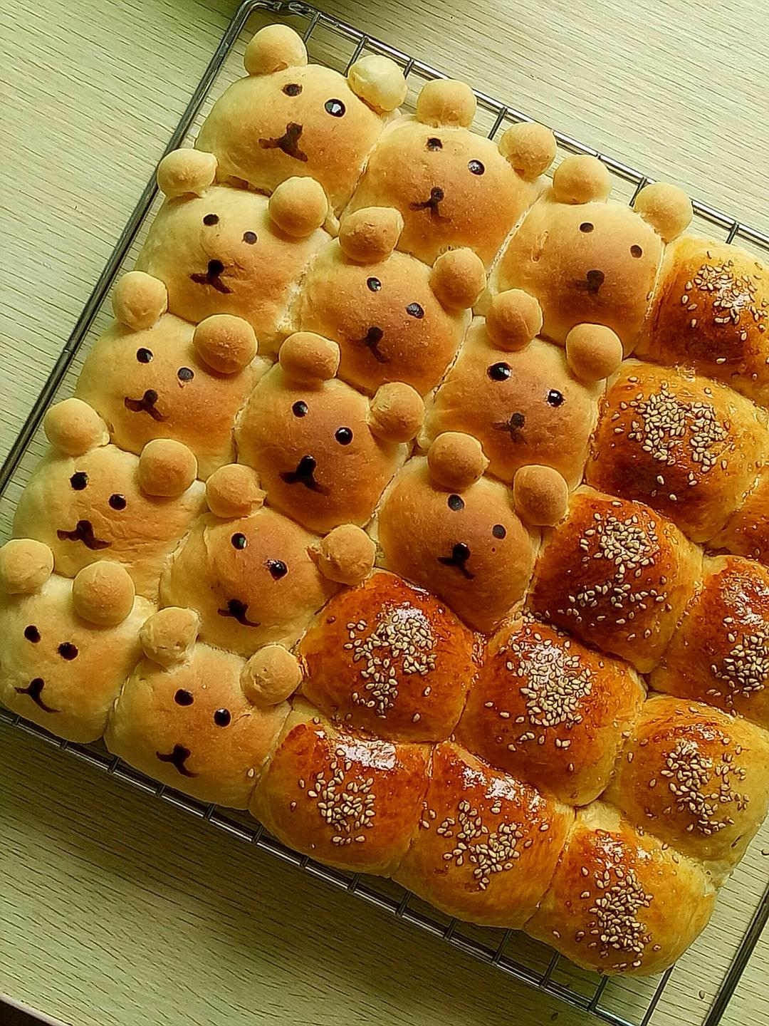 大人小孩都爱不释口的【蜂蜜牛奶小餐包】