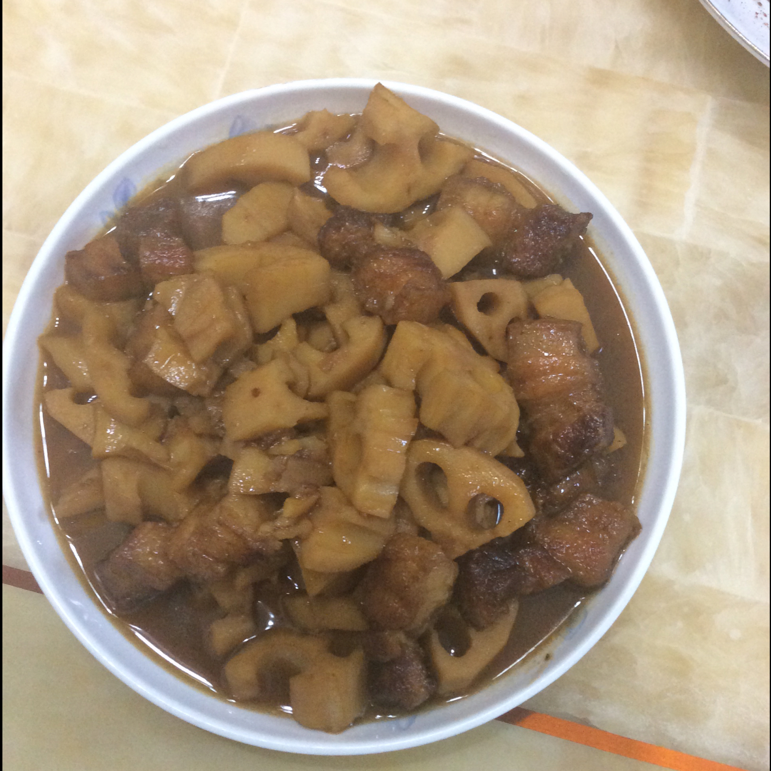 腩仔(五花腩)焖莲藕