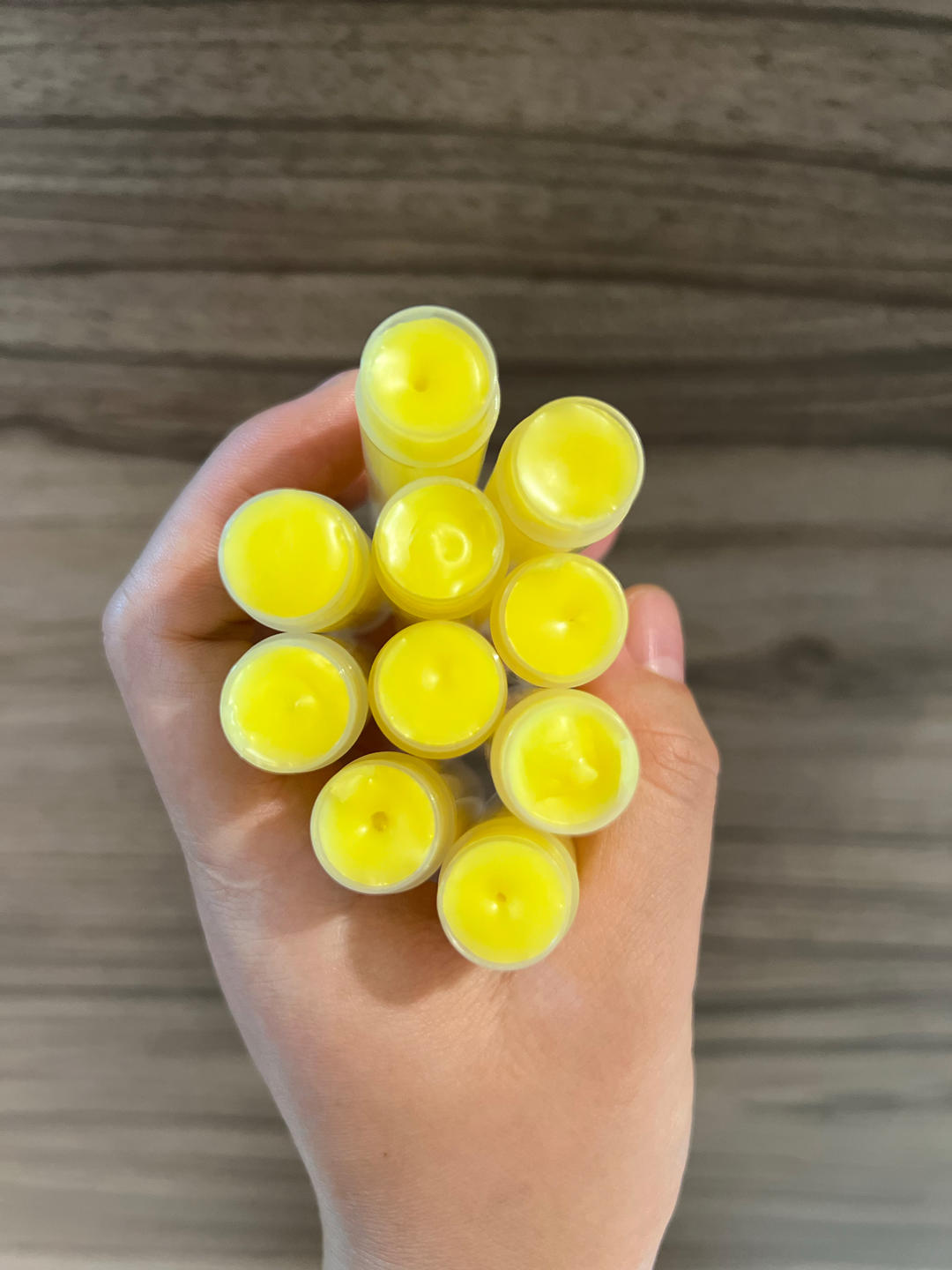 秋冬必备~山茶油润唇膏