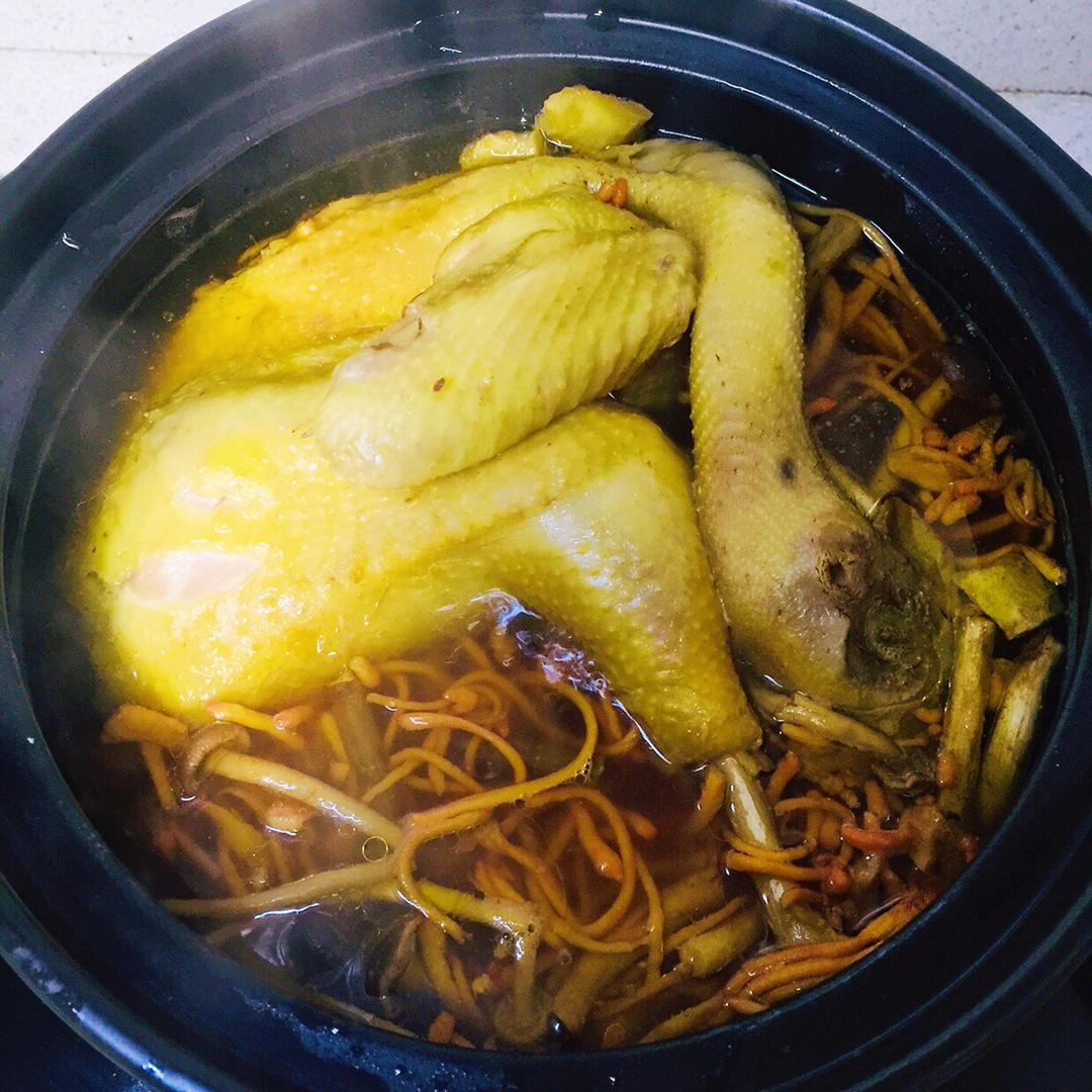 鲜得掉眉毛的石斛鸡汤煲的做法