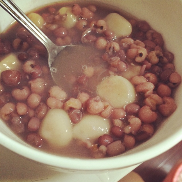红豆薏米粥 (Red Bean and Pearl Barley Congee)