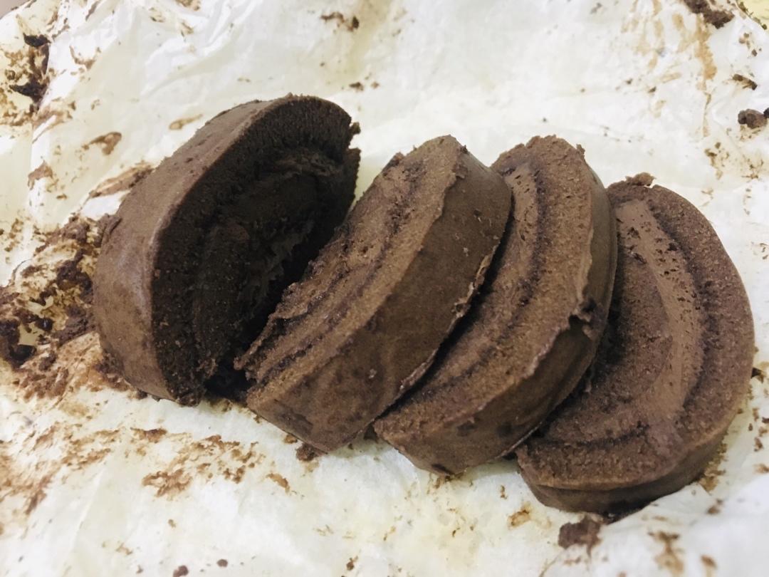 初学者毛巾面巧克力奶油卷蛋糕（可可粉，香草精）