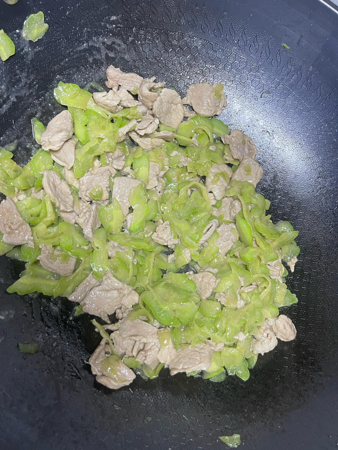 苦瓜炒肉片