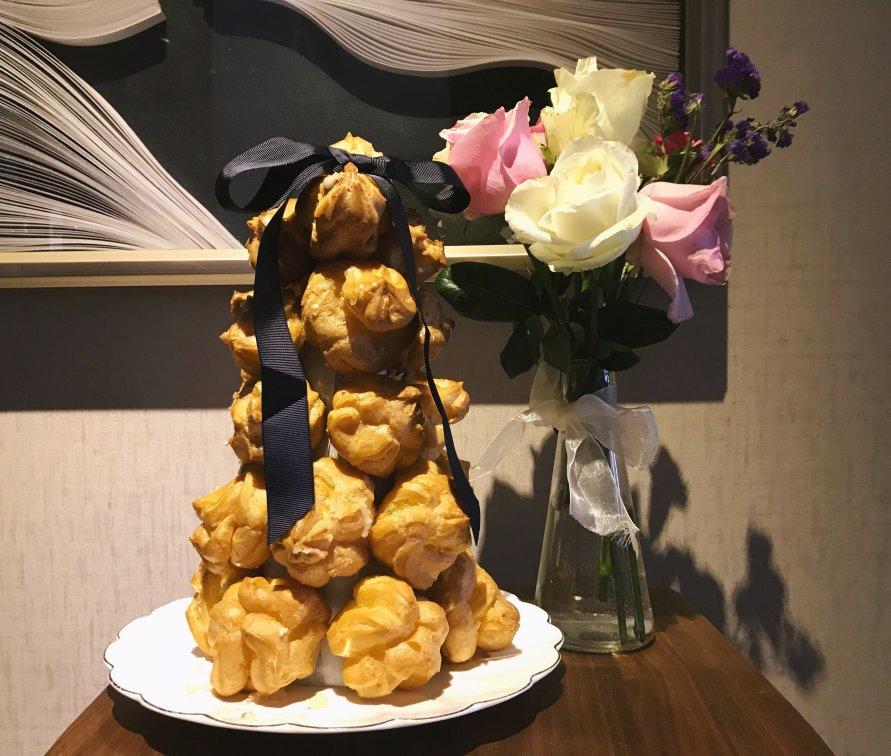 圣诞雪景焦糖泡芙塔