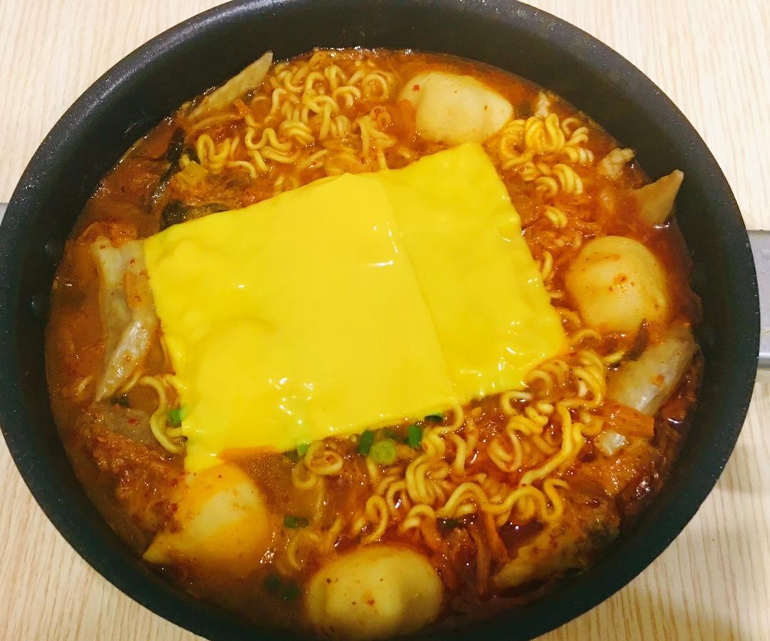 视频【韩国芝士部队锅】香辣美味，不需要厨艺！——松下塔吉锅食谱