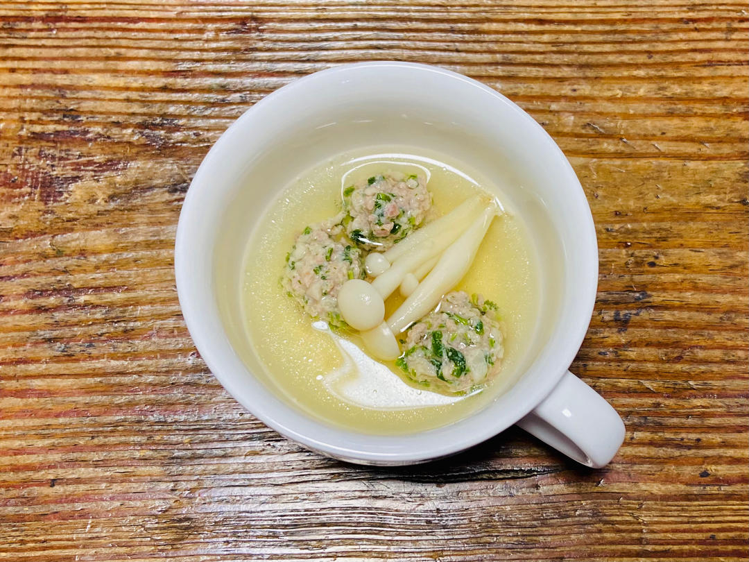 荠菜地梨肉丸汤的做法