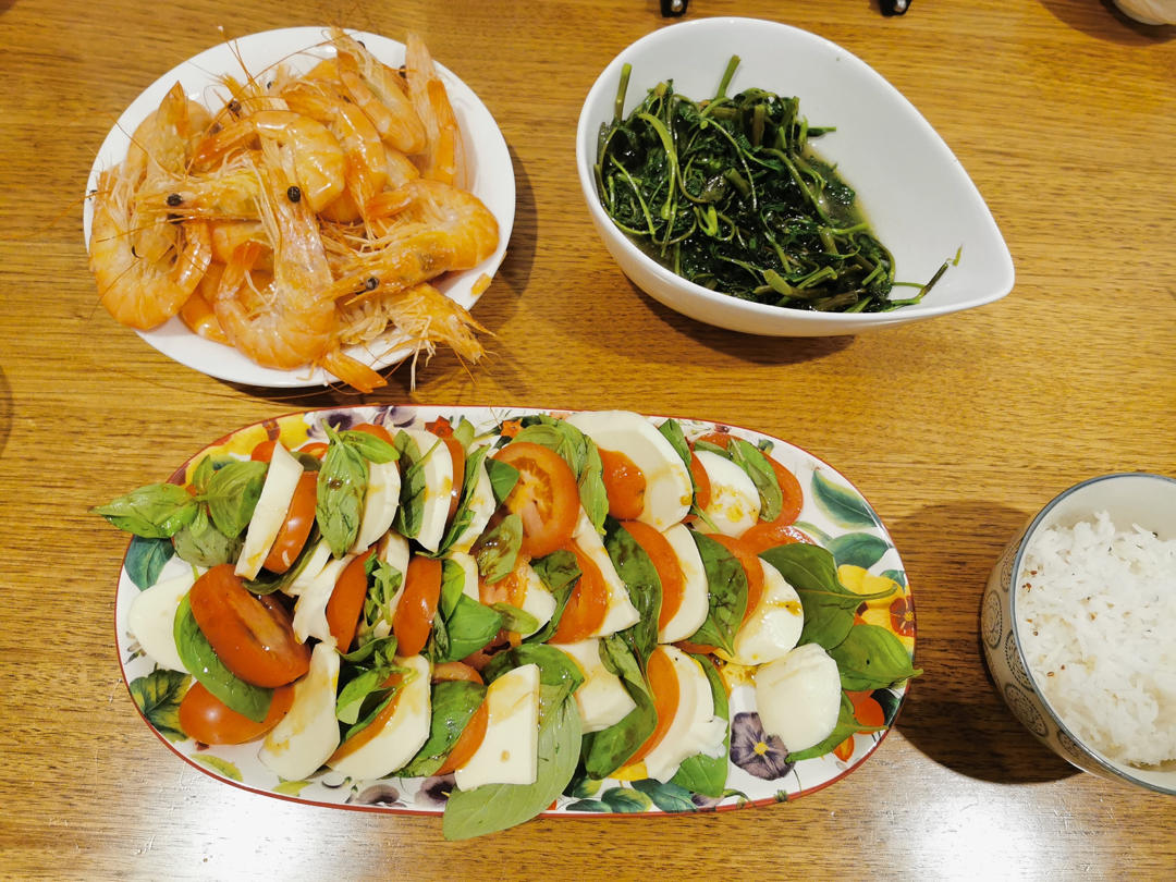 Mozzarella水牛芝士，番茄沙拉