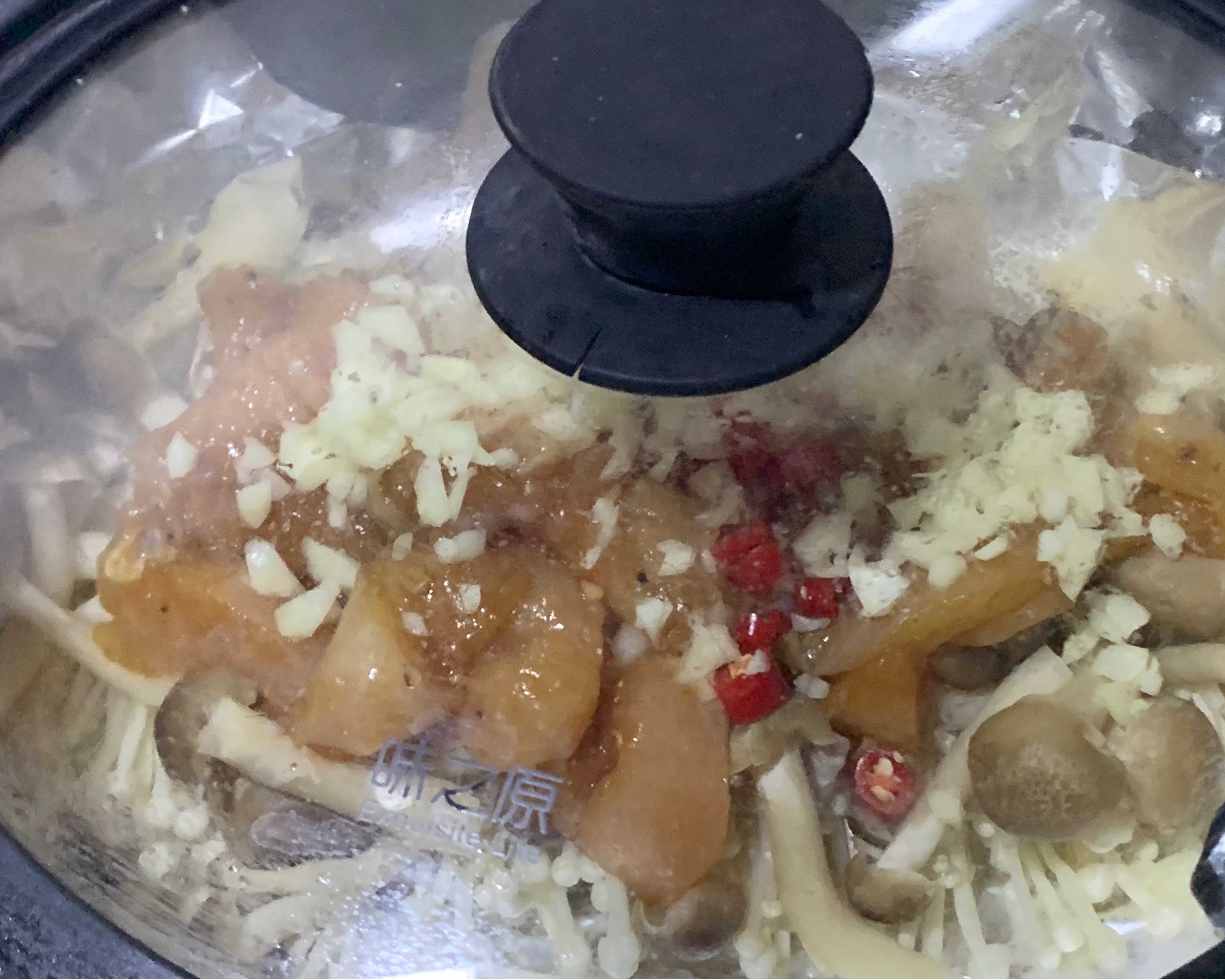 减脂美食——快手无油不刷锅菌菇焖鸡胸的做法 步骤6