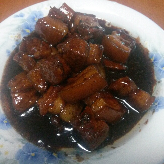 吃着碗里望着锅里的红烧肉