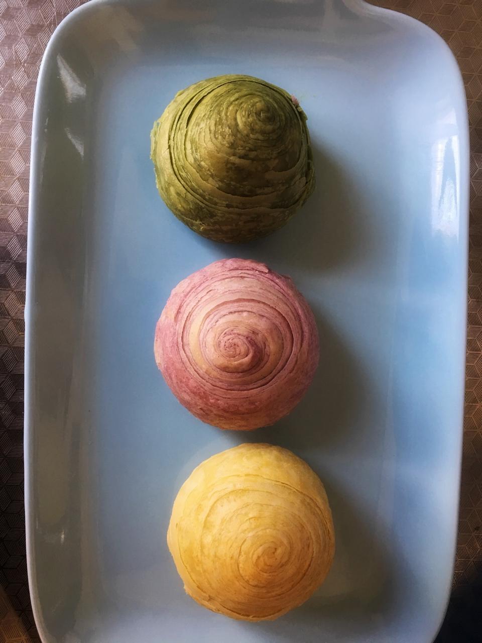 蛋黄酥~紫薯、抹茶、原味~花好月圆，中秋快乐~内附一次做六色蛋黄酥方法~