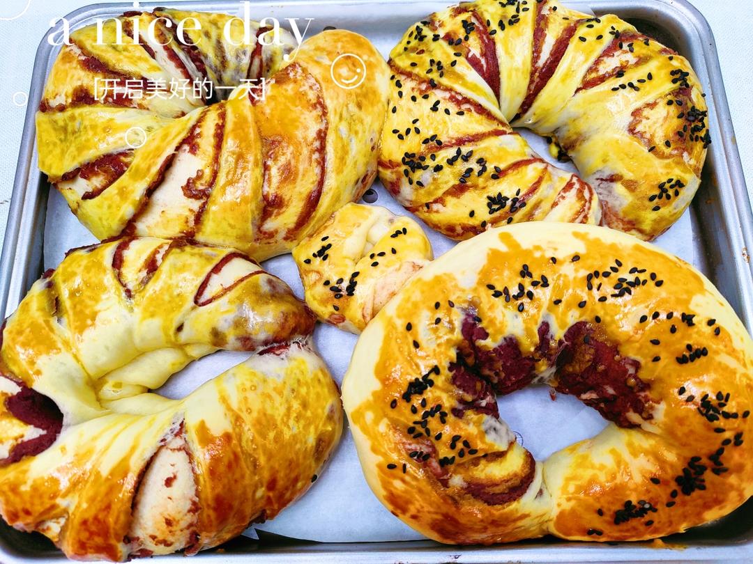 豆沙毛毛虫面包