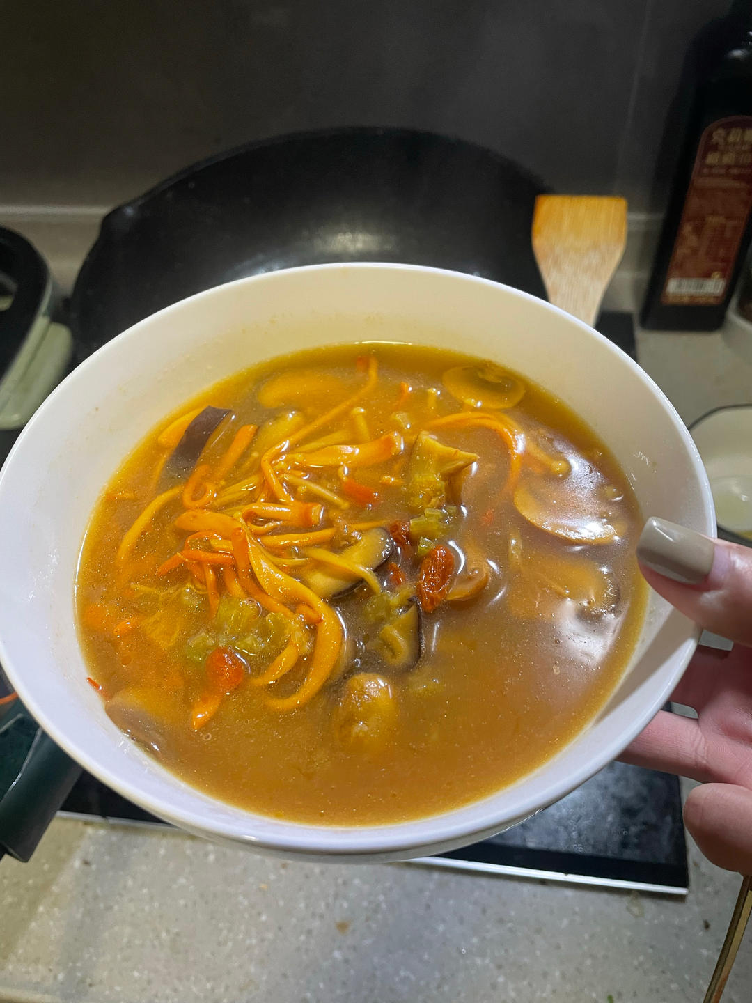 鲜到起飞的菌菇汤！不好喝不要钱！