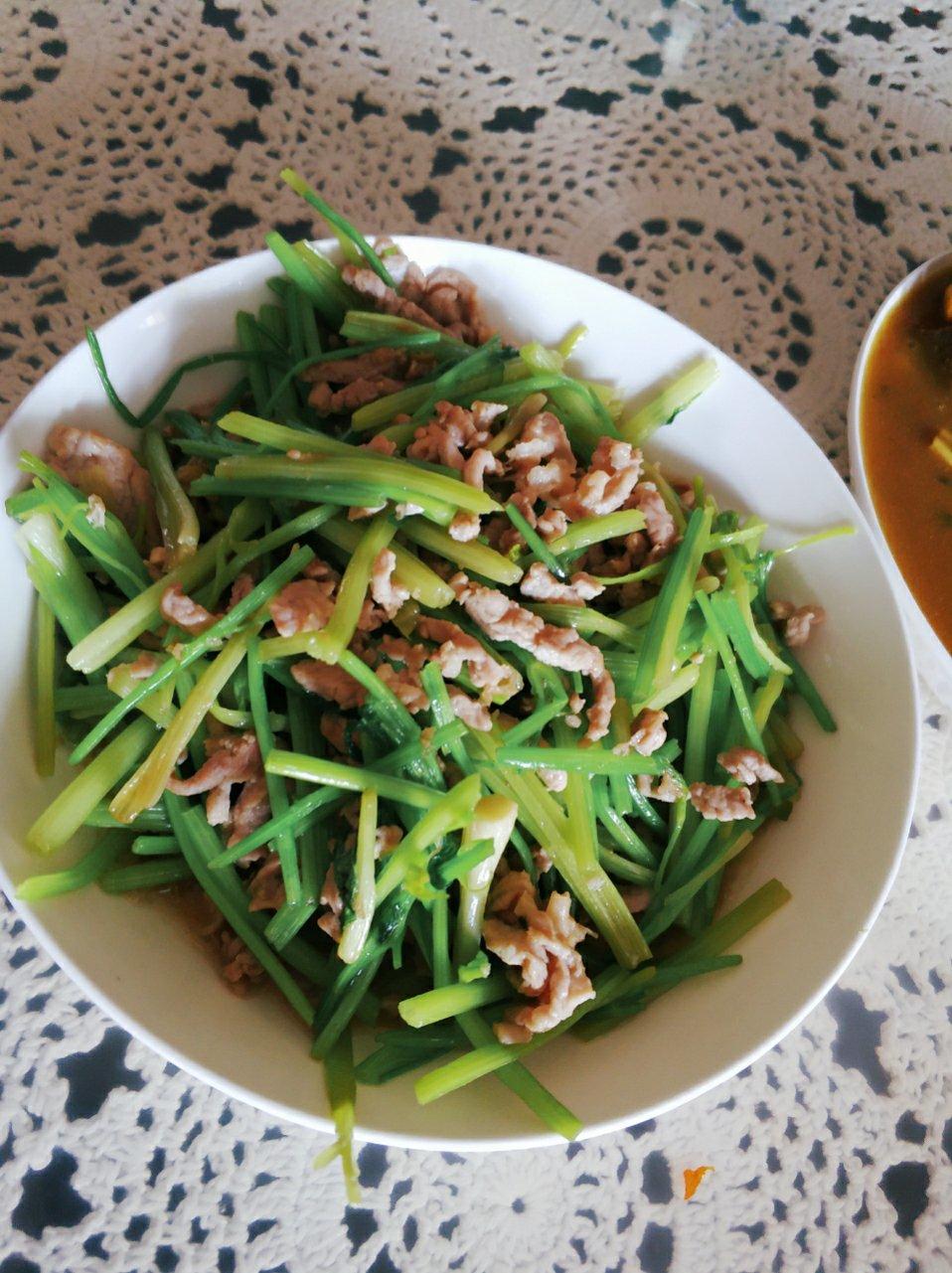 芹菜炒肉
