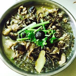 冬菇茶树菇鸡肉炖粉条的做法 步骤4