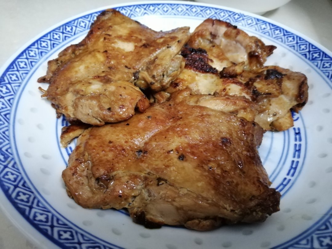 简单易做的香煎黑椒鸡排 柠檬鸡腿肉做法