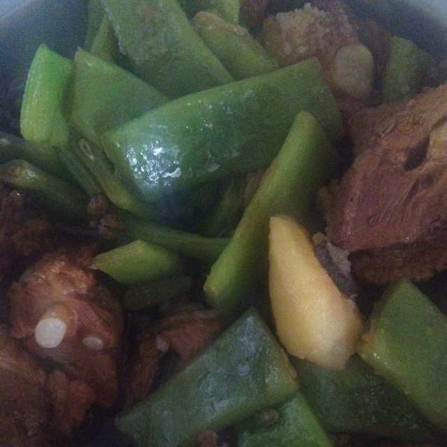 红烧排骨炖豆角土豆