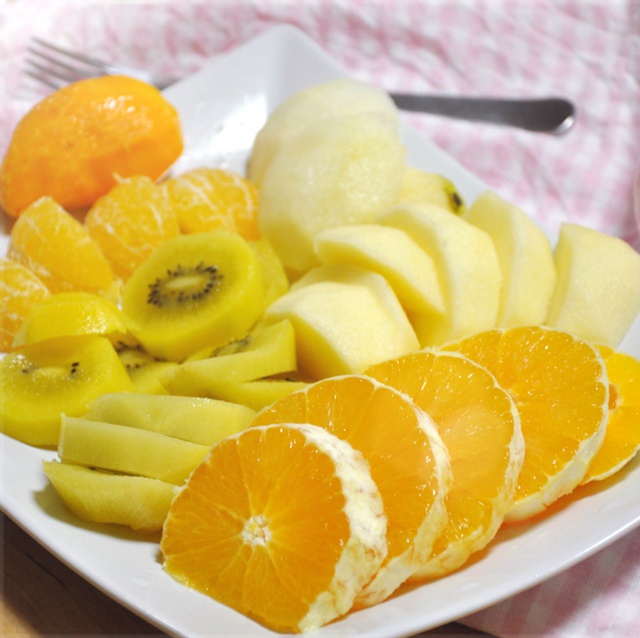 krys会笑做的不伤手安全系数极高小孩子都可放心用的勺子1分钟剥脐橙