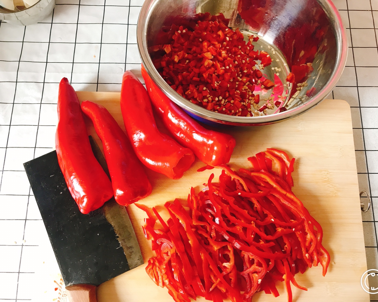 超下饭自制辣椒酱（妈妈的味道）的做法 步骤1