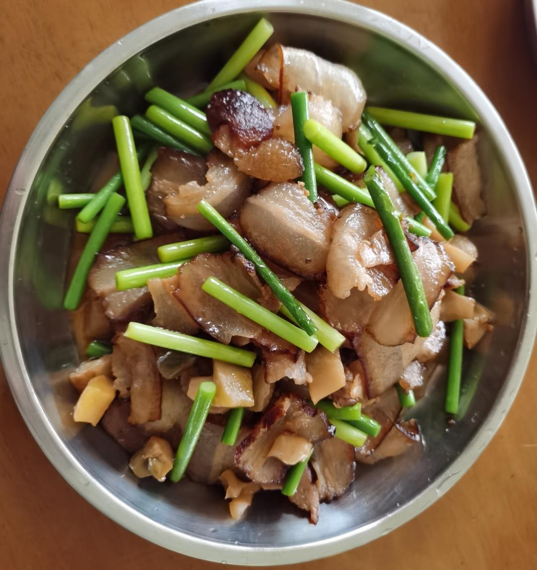 腊肉炒蒜苔