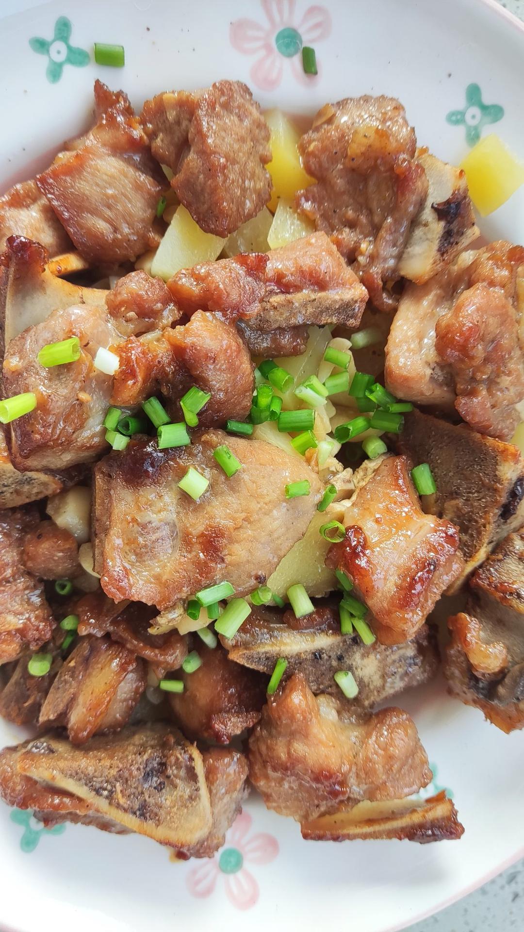香酥排骨蒸土豆