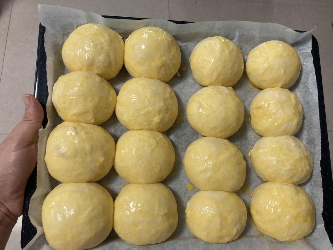 羽毛般柔软拉丝 | 奶呼呼的牛奶云朵小餐包