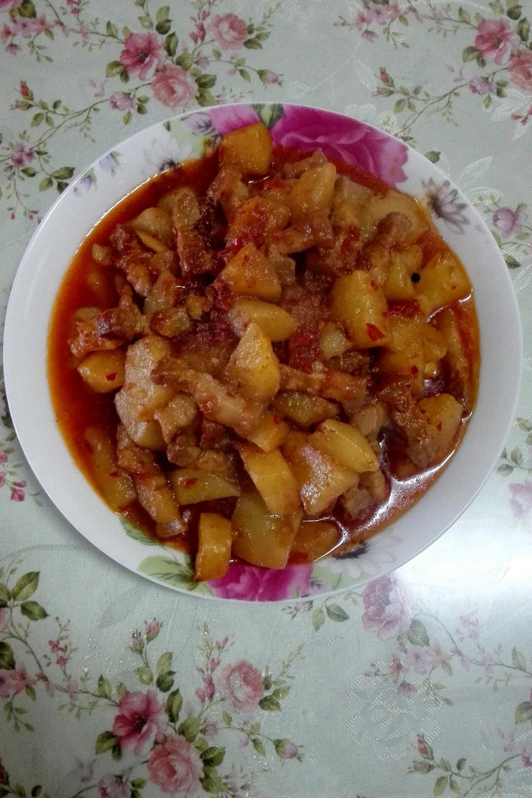 红烧肉炖土豆