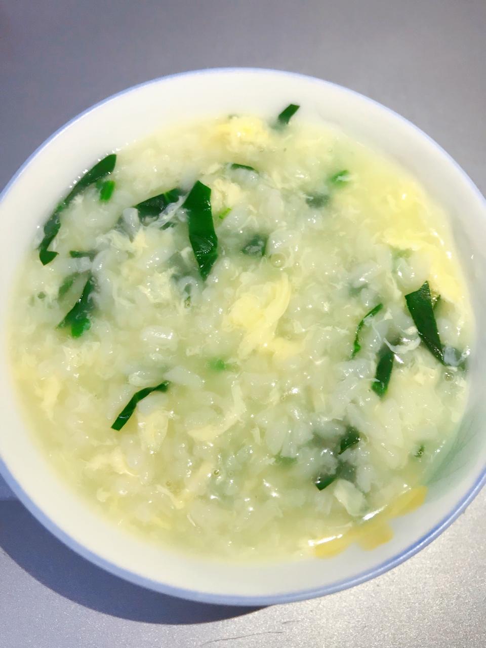 清水小鱼苗做的菠菜蛋花粥