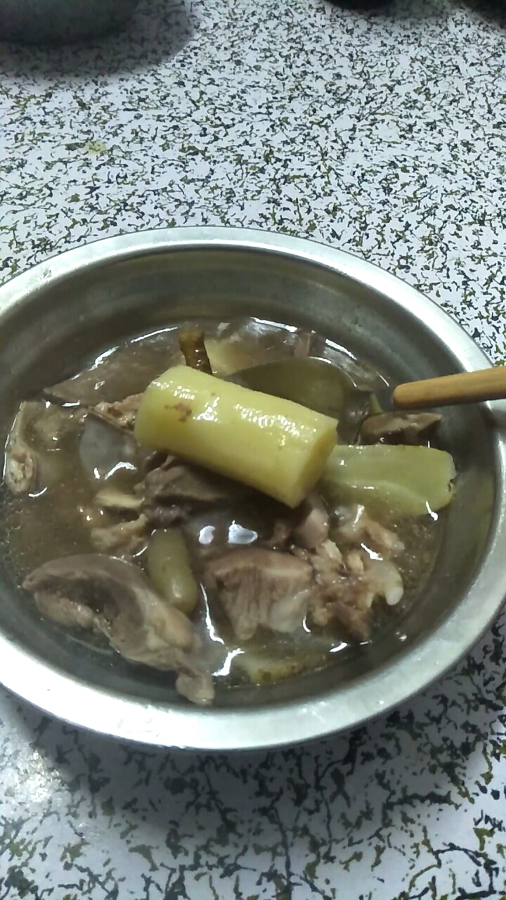 麦冬、沙参，玉竹炖猪心瘦肉汤