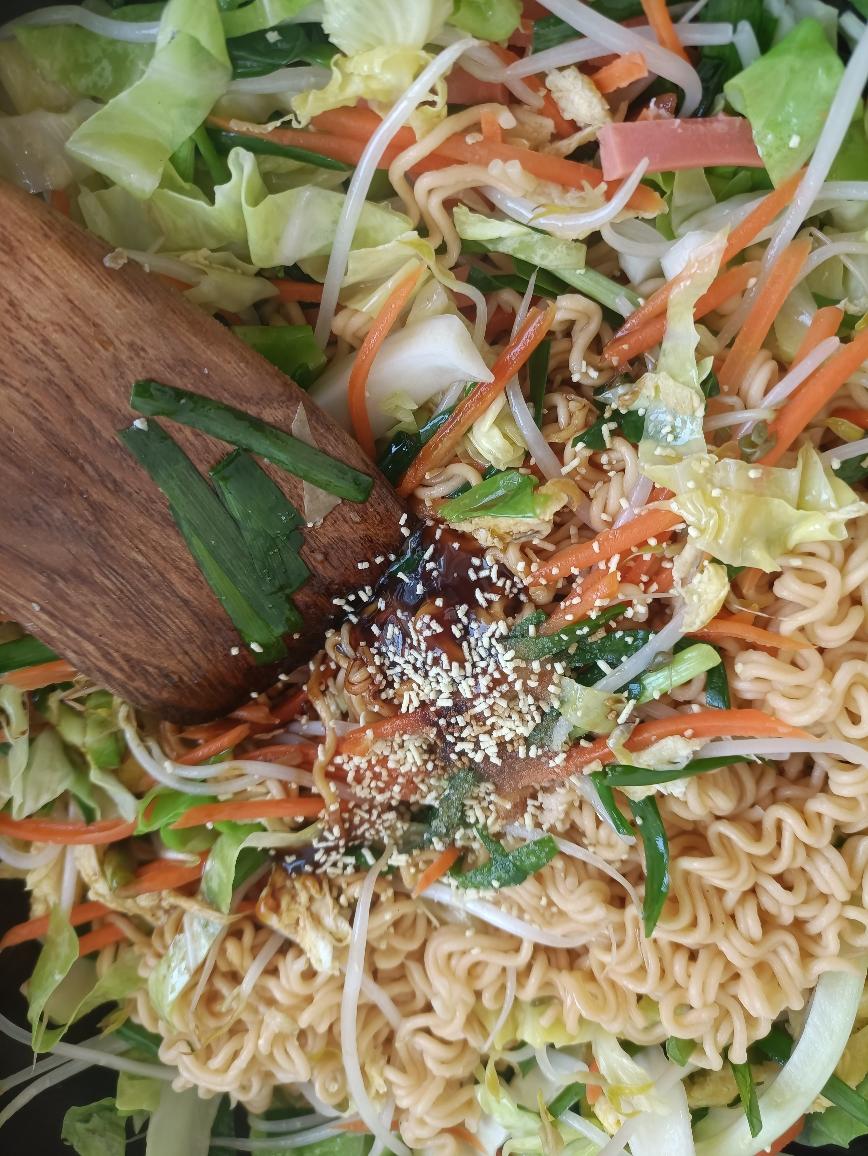 吃完这碗炒方便面朋友叫我去摆摊吧的做法 步骤5