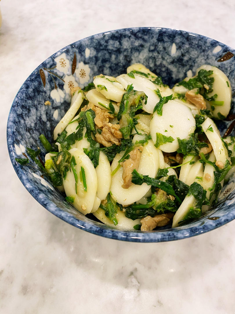 荠菜肉丝炒年糕