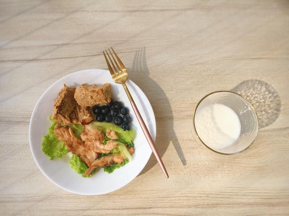 酷炫屌炸天好吃的煎鸡胸肉（香蒜蜂蜜煎鸡胸肉）