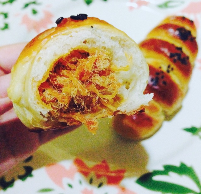 毛毛虫肉松面包