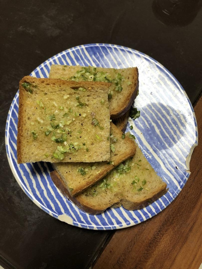 黄油蒜蓉烤土司