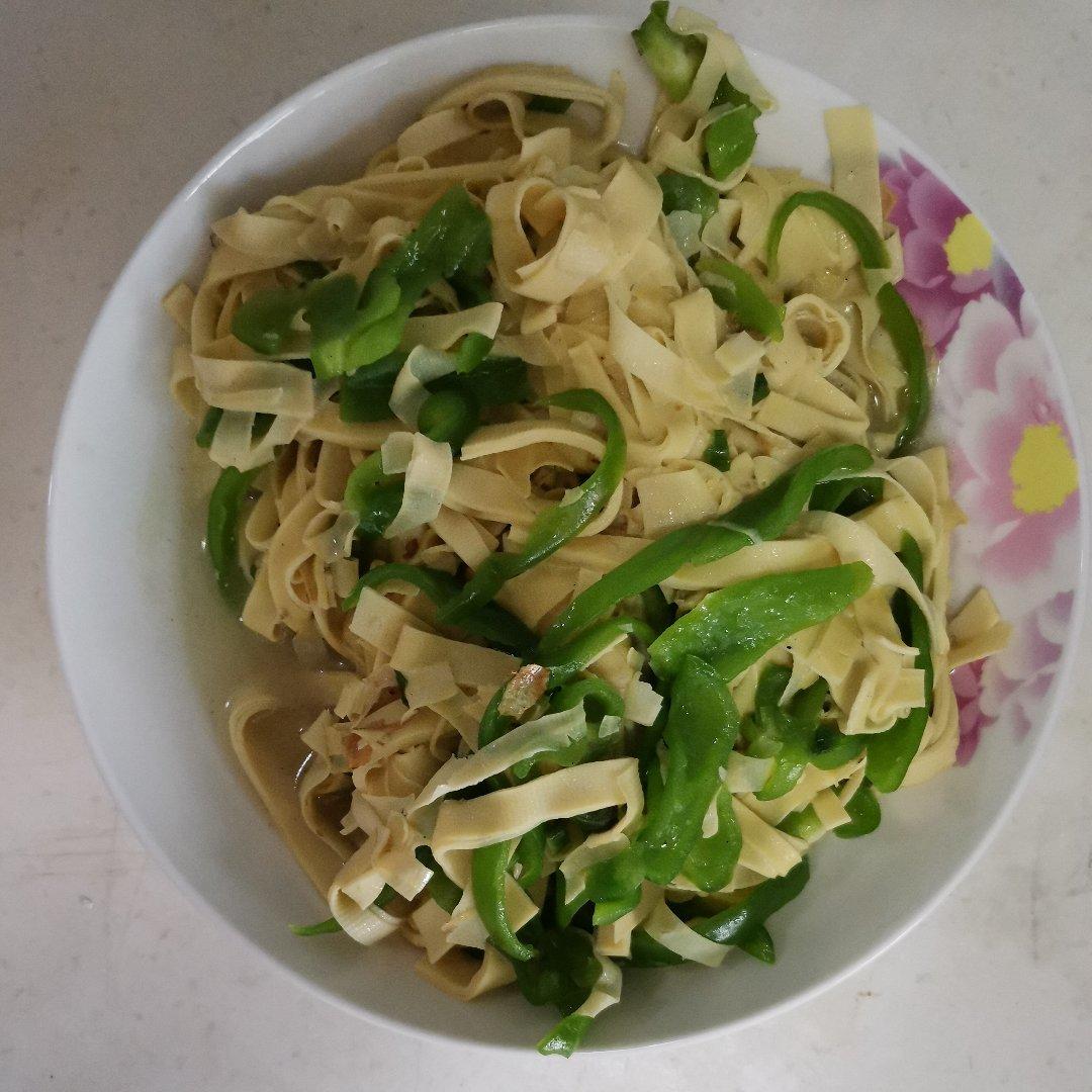 青椒丝炒豆腐皮