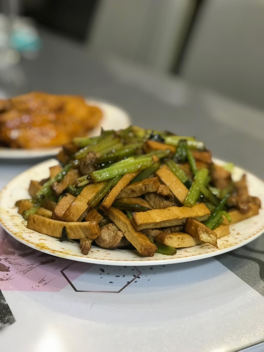 午餐晚餐简单快手下饭菜芹菜炒香干