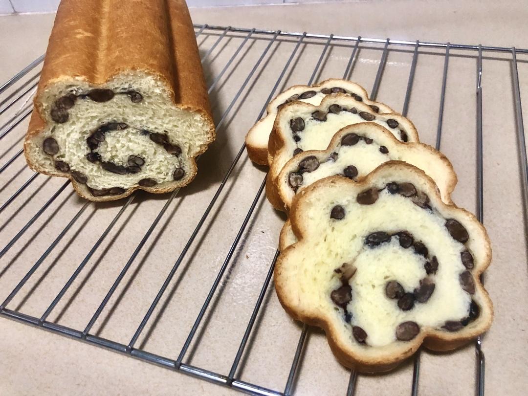 双色蜜豆花朵吐司