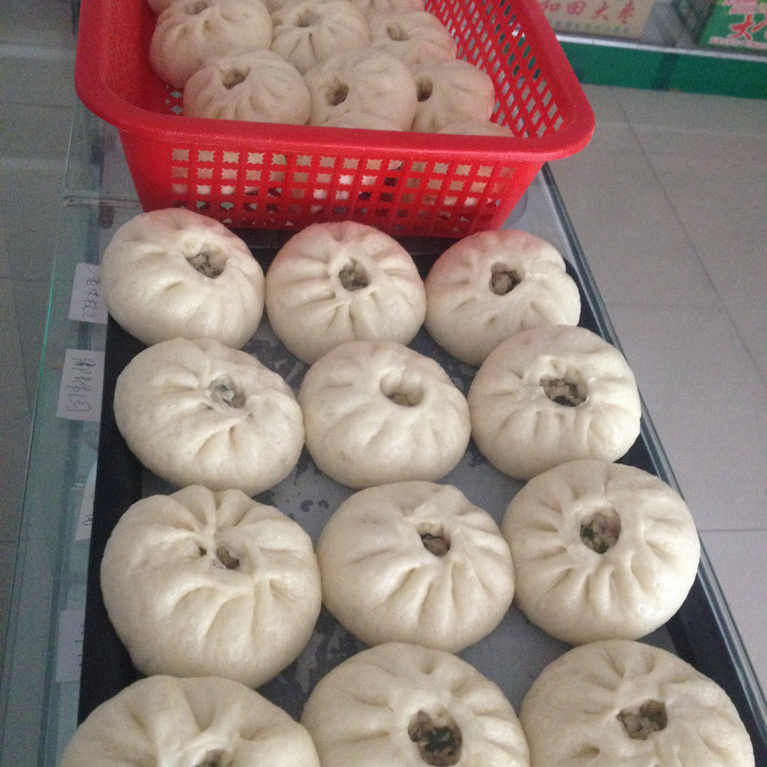 包包子的手法（鲜虾猪肉包）